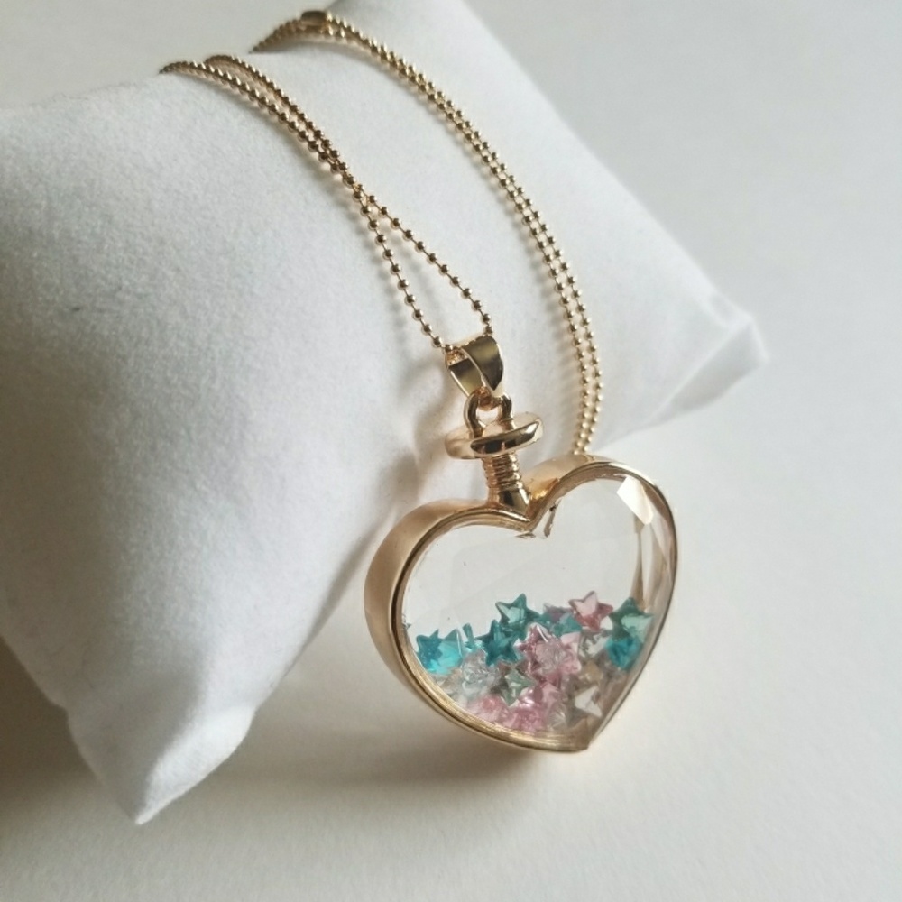 BEAUTIFUL HEART SHAPED PENDANT NECKLACE WITH STARS